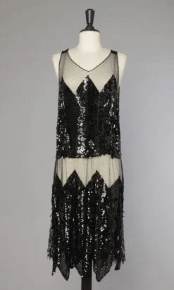 Robe 1925 en tulle noir pailleté de sequins ronds et lamelles