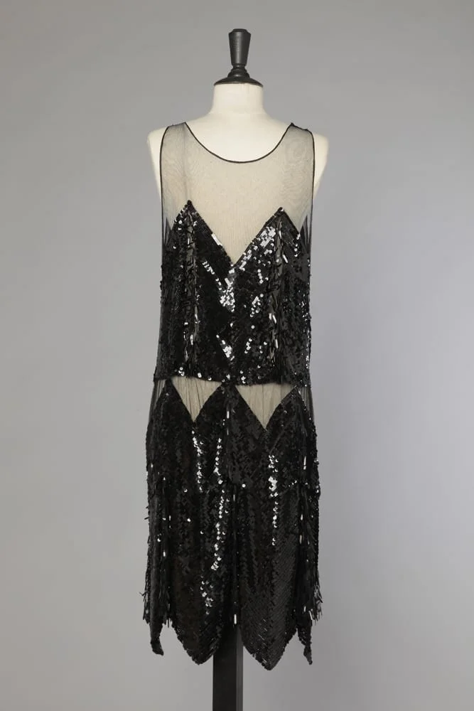 Robe 1925 en tulle noir pailleté de sequins ronds et lamelles – Image 6