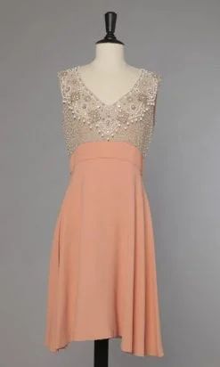Robe 1960 en crêpe rose brodée de perles et de strass