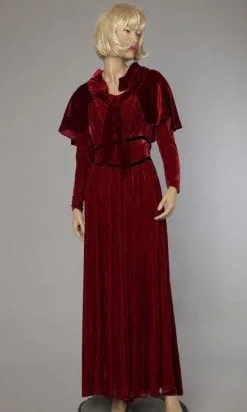 Robe longue 1930 en velours de soie rouge bordeaux et cape assortie