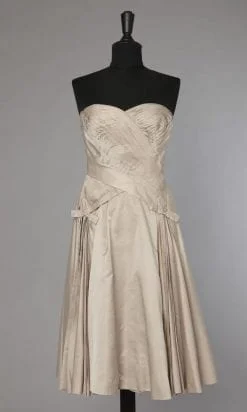 Robe en satin de soie grise griffée Manguin