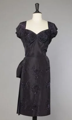 Robe 1940 en soie marine perlée et pailletée