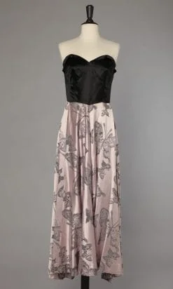 Robe bustier en satin noir et rose imprimée 1950