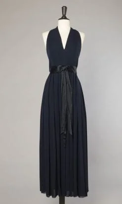 Robe longue en mousseline bleu marine 1980 griffée Bill Blass