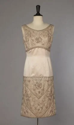Robe en satin de soie 1960 brodée de perles de verre