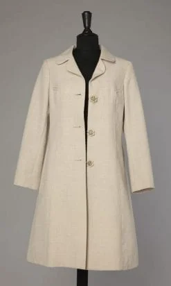 Manteau en lainage beige 1960 - 1970 boutons marguerites