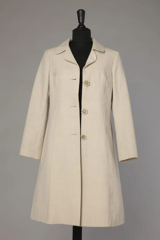 Manteau en lainage beige 1960 - 1970 boutons marguerites