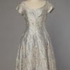Robe 1950 en satin duchesse brodée griffée Wallis