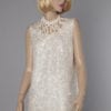 Mini robe en tricot blanc entièrement pailletée et perlée