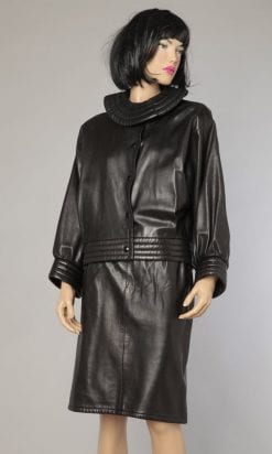 Tailleur en cuir noir 1980 griffé Pierre Cardin