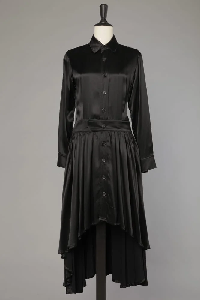 Robe en satin noir Griffé Yoji Yamamoto
