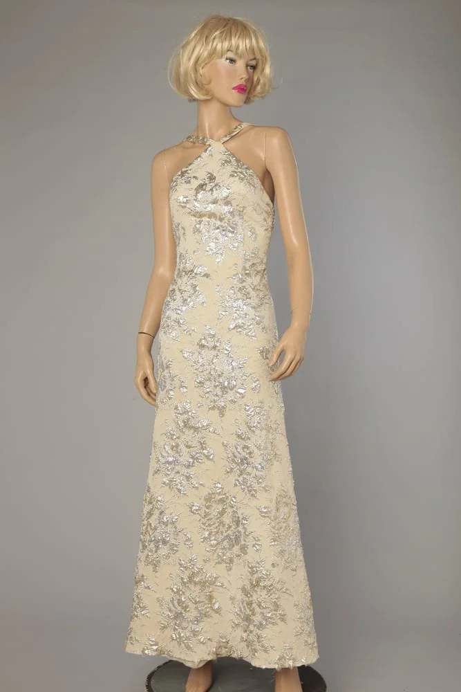 Robe longue du soir 1970 beige et lamé argent gaufré