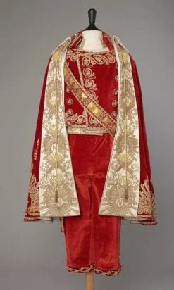 Habit complet du costume de Napoléon en velours rouge brodé or 1987