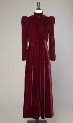 Peignoir XIX en velours de soie rouge bordeaux