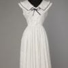 Robe 1950 en coton blanc et ruban noir sur broderie anglaise