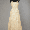 Robe longue 1950 en satin jacquard ivoire et beige broché argent