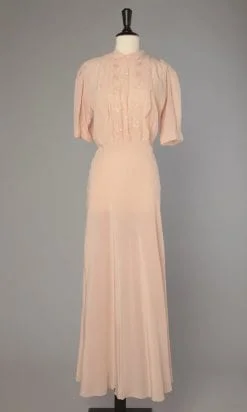 Chemise de nuit 1930 longue en soie rose brodée