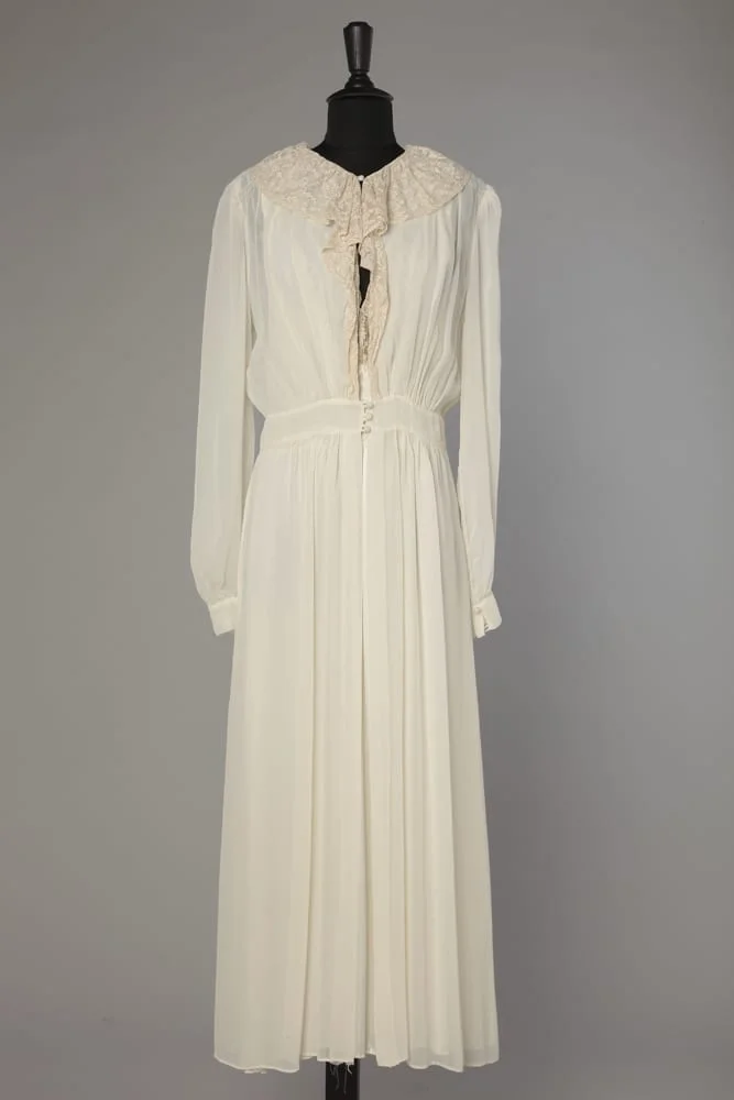 Ensemble chemise de nuit et déshabillé en satin mousseline et dentelle 1940 - 1950