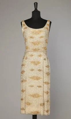 Robe 1960 brodée de perles de verre or et argenté