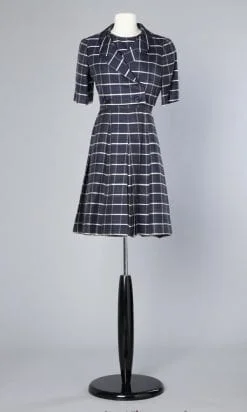 Tailleur robe et veste en soie marine à carreaux blancs griffée Gandini