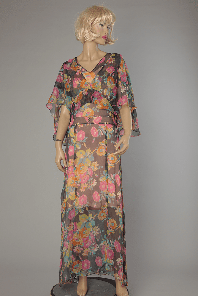 Robe longue 1930 en mousseline noire imprimée de fleurs multicolore