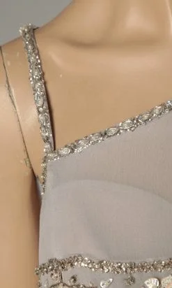 Alternative view of Robe 1960 en mousseline de soie grise brodée de perles griffée Fercioni