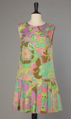 Robe en soie imprimée de fleurs abstraites 1960 - 1970