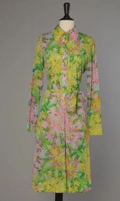 Robe 1970 en nyon imprimée de fleurs jaunes, roses, vertes
