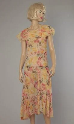 Robe 1930 en mousseline de soie jaune imprimée de fleurs