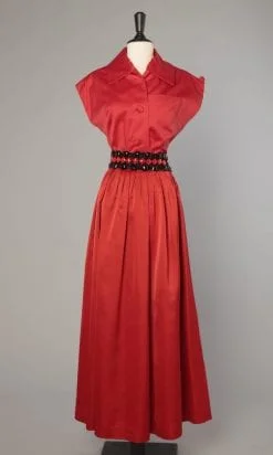 Jupe longue rouge en satin vintage