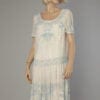 Robe en tulle blanc 1920 brodée de perles blanches et bleues