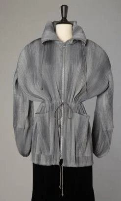 Veste en soie grise plissée tie and dye Issey Miyake