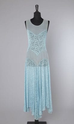 Robe longue en mousseline de soie bleue et dentelle 1930