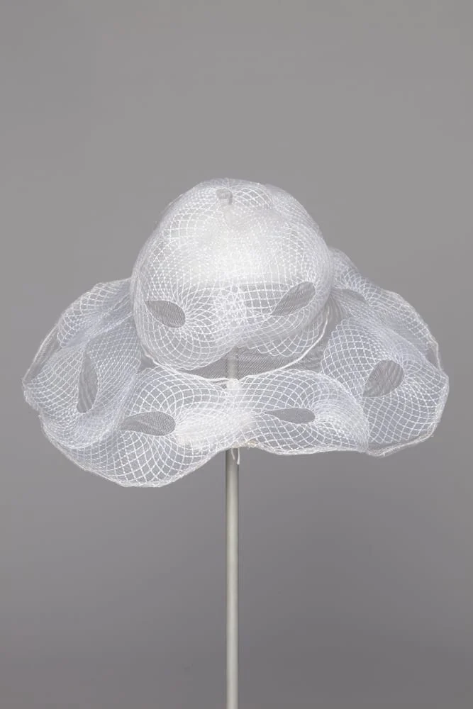 Capeline 1970 en crain de nylon blanc