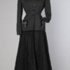 Veste 1940-1950 en lainage gris, col et poches en velours et fausse fourrure