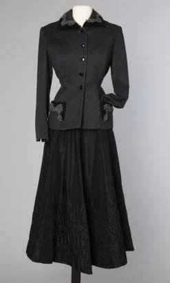 Veste 1940-1950 en lainage gris, col et poches en velours et fausse fourrure