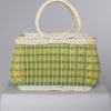 Panier en osier blanc 1950 et tressage en scoubidous