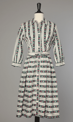 Robe en coton 1950 imprimée de frises à motifs de roses et d'edelweiss
