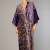 Kimono en velours de soie violet et motifs au pochoir or
