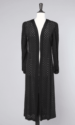 Manteau en crêpe noir brodé 1930