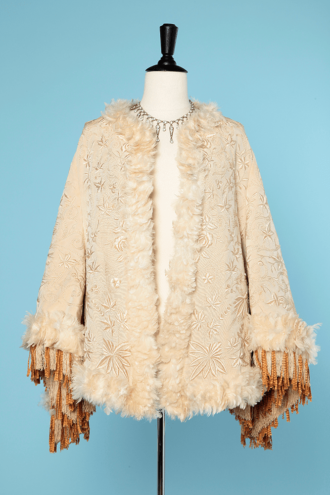 Visite XIX en reps de soie ivoire brodée et garnie de franges