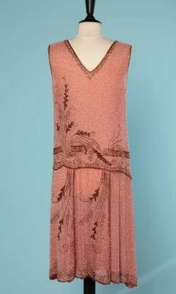 Robe 1925 en mousseline de coton rose perlée blanche et marron