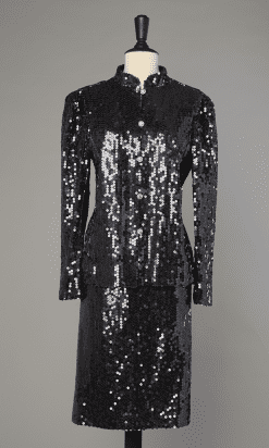 Tailleur 1980 - 1990 entièrement pailleté noir et boutons en strass