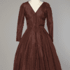 Robe 1950 en faille de soie marron à manches longues