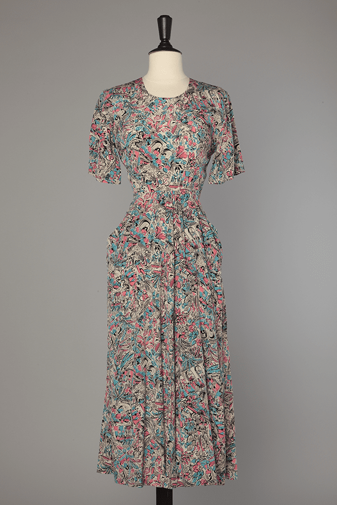 Robe 1940 en soie imprimée représentant un marché aux fleurs