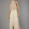 Robe longue en mousseline écrue et plastron brodé de paillettes