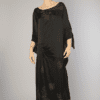 Robe 1920 en satin noir brodée de motifs perlés et en soie