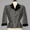 Veste en soie sauvage gris chiné et velours noir 1950