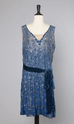 n2147_robe_en_tulle_brodee_de_paillettes_bleues_et_perles_argentees_1920_1925_pic001