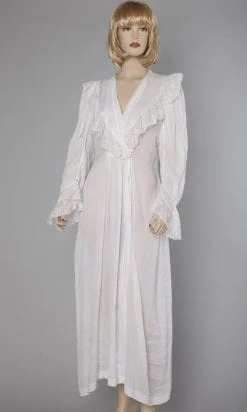 n2216_deshabille_en_linon_blanc_et_dentelle_1900_pic001